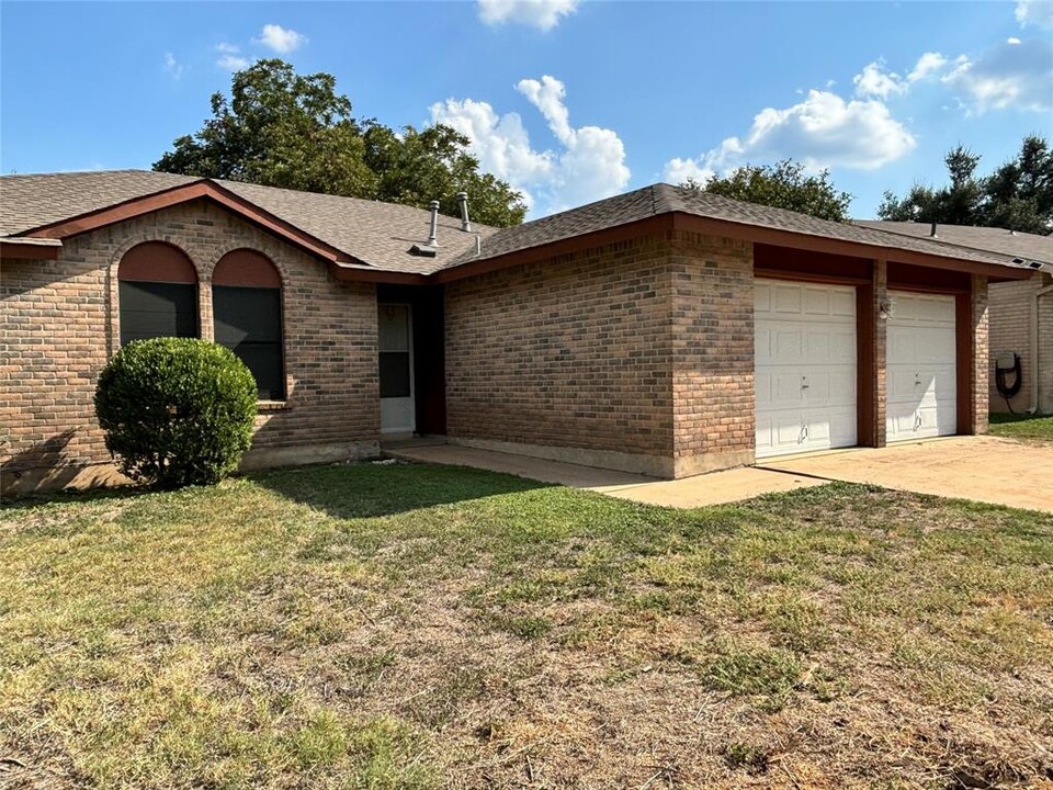 12107 Missel Thrush Ct in Austin, TX - Building Photo