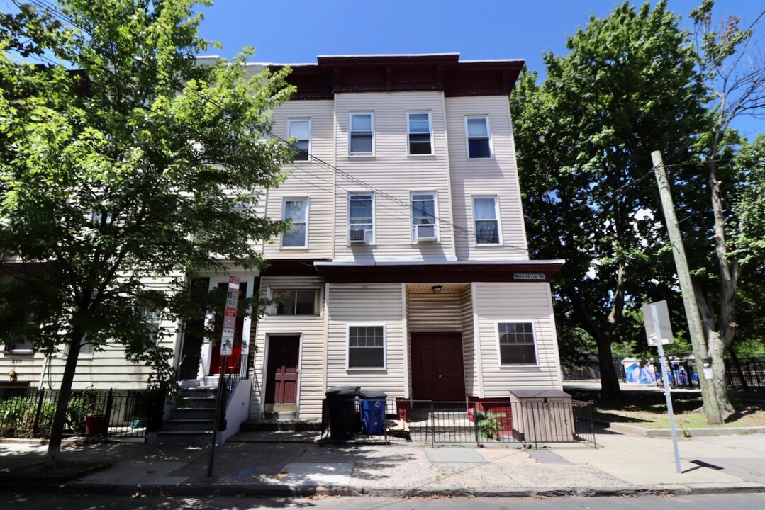 233 Brunswick St in Jersey City, NJ - Building Photo