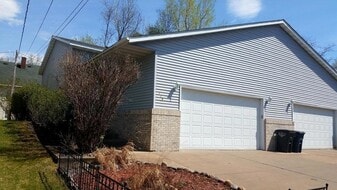 779 9th St SE in Forest Lake, MN - Building Photo