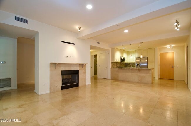 7147 E Rancho Vista Dr in Scottsdale, AZ - Building Photo - Building Photo