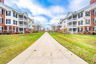 1045 E Summerfield Glen Cir in Ann Arbor, MI - Building Photo - Building Photo