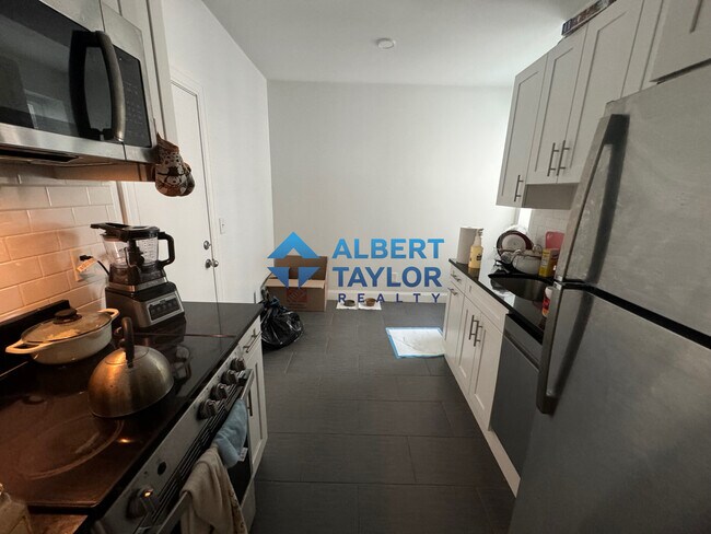 111 Sutherland Rd, Unit F
