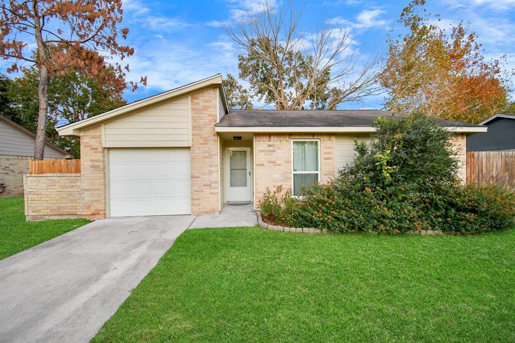 17107 Amber Ridge Dr in Sugar Land, TX - Building Photo