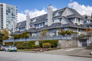Bentley Mews in North Vancouver, BC - Building Photo