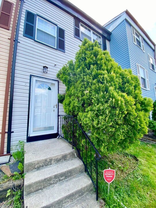 5 Bohn Ct in Rosedale, MD - Building Photo