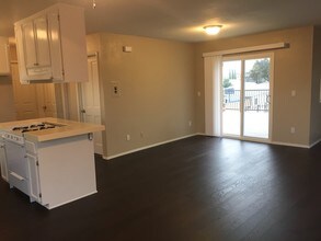 4440 154th St, Unit 1/4 in Lawndale, CA - Foto de edificio - Building Photo