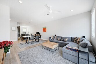 2709 E 5th St, Unit 1206 in Austin, TX - Foto de edificio - Building Photo