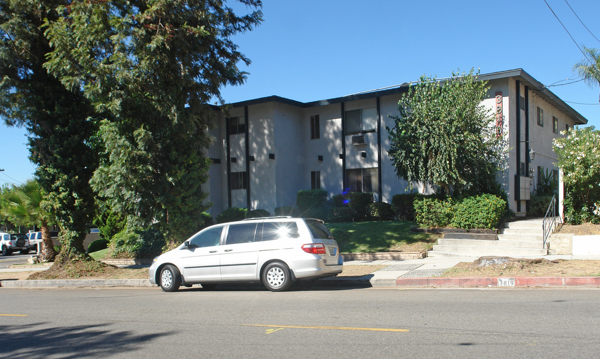 3819 Park Pl in Montrose, CA - Foto de edificio