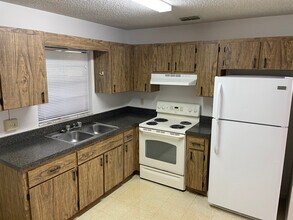 1007 Pennsylvania Ave, Unit 2 in Fruitland Park, FL - Foto de edificio - Building Photo