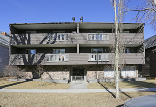 1032 1st Ave NW in Calgary, AB - Building Photo - Building Photo