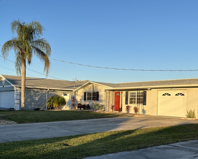 13604 Evelane Dr in Hudson, FL - Building Photo - Building Photo