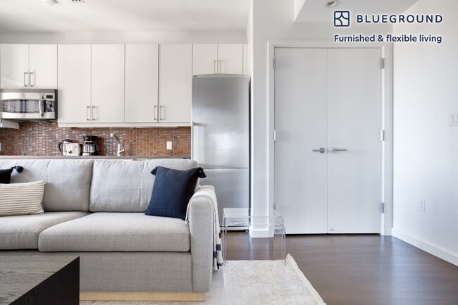 830 8th Ave in New York, NY - Building Photo - Building Photo