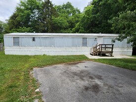 9500 Hausmond Way in Heiskell, TN - Building Photo