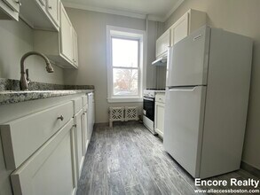 33 Highgate St in Boston, MA - Foto de edificio - Building Photo