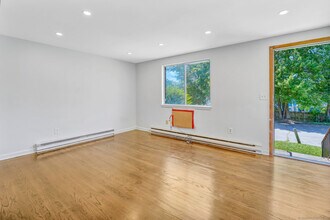 387 Bucks Hl Rd in Waterbury, CT - Building Photo - Building Photo
