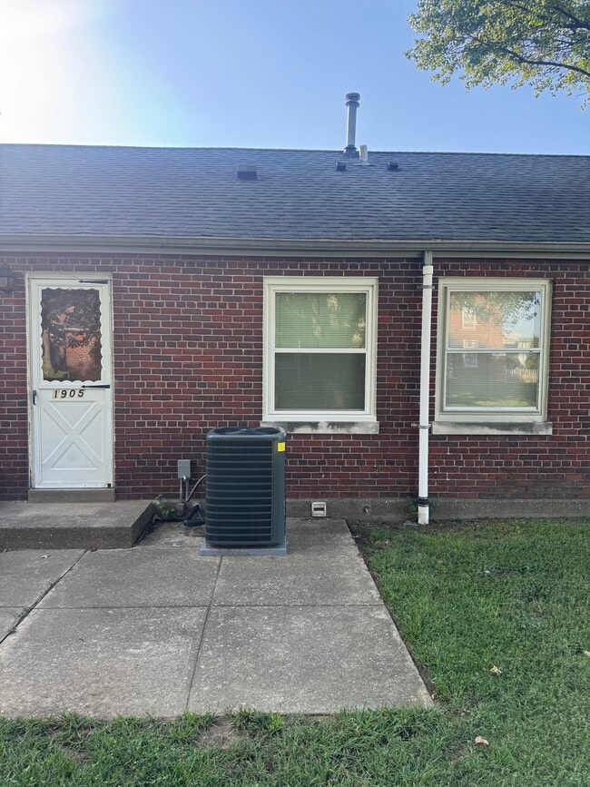 1905 Magellan Ct in Louisville, KY - Building Photo - Building Photo