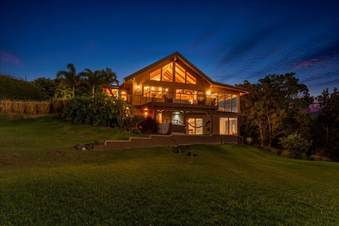 320 Lower Kimo Dr in Kula, HI - Building Photo