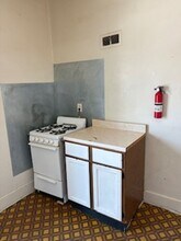 305 1/2 Ricker St in Waterloo, IA - Foto de edificio - Building Photo