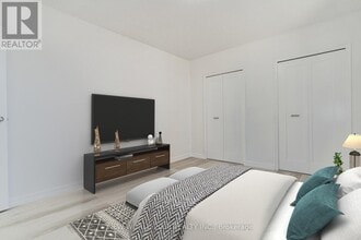 33 Erskine Ave in Toronto, ON - Building Photo - Building Photo