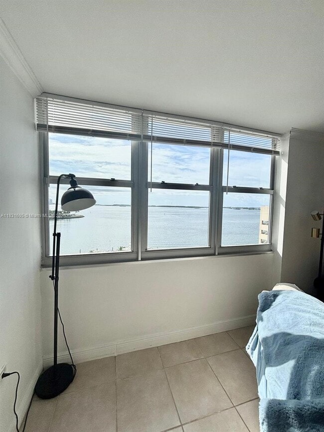 999 Brickell Bay Dr in Miami, FL - Building Photo - Building Photo