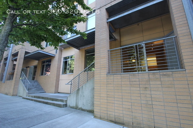 701 Columbia St-Unit -#107 in Vancouver, WA - Building Photo - Building Photo