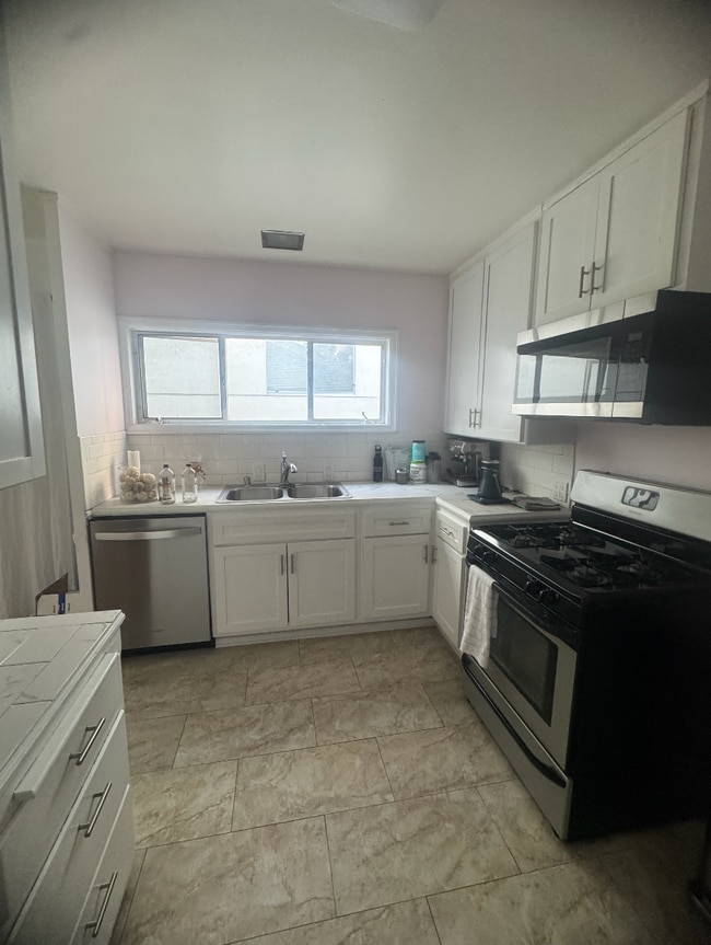 2119 1/2 S Beverly Glen Blvd, Unit 2119 beverly glen in Los Angeles, CA - Building Photo - Building Photo