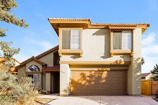 333 Santa Monica Dr in Henderson, NV - Building Photo