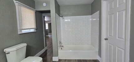2910 E Lake Ave in Tampa, FL - Building Photo - Building Photo