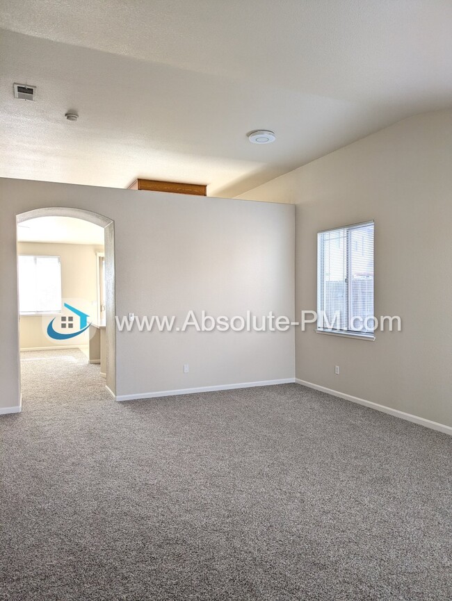 140 Highfield Cir in Sacramento, CA - Building Photo - Building Photo