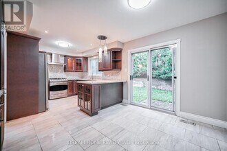 24 Muster Ct in Markham, ON - Building Photo - Building Photo