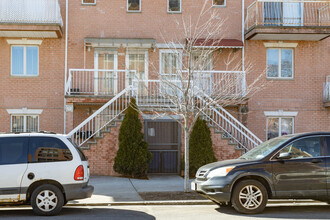 2230 Benson Ave in Brooklyn, NY - Foto de edificio - Building Photo