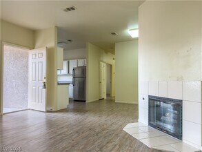 5250 S Rainbow Blvd in Las Vegas, NV - Building Photo - Building Photo