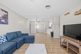 5456 6th Pl in Lubbock, TX - Foto de edificio - Building Photo