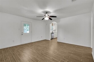 625 NW Newton Dr in Burleson, TX - Building Photo - Building Photo