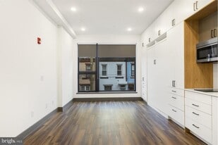 1935 E Hazzard St in Philadelphia, PA - Building Photo