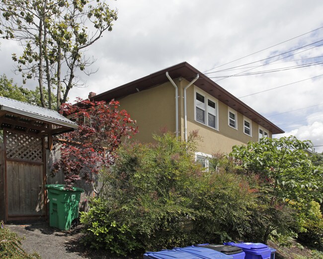 Willamette Park Apartments in Portland, OR - Building Photo - Building Photo