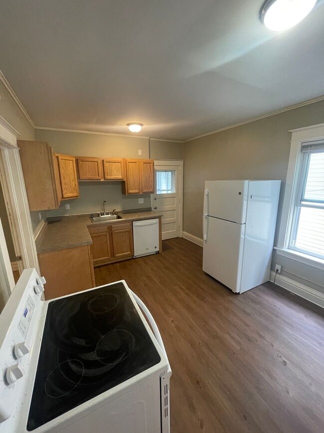 2214 W 3rd St in Duluth, MN - Building Photo - Building Photo