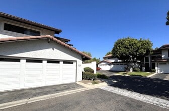 2788 Longwood Ct in Costa Mesa, CA - Foto de edificio - Building Photo