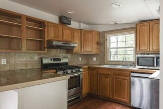 127R Leonard St in Gloucester, MA - Building Photo - Building Photo