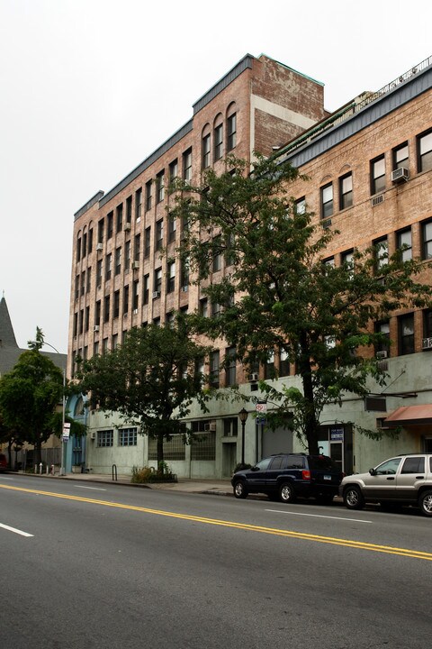 423-443 Atlantic Ave in Brooklyn, NY - Building Photo