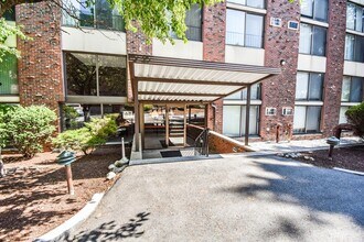 993 Massachusetts Ave in Arlington, MA - Building Photo - Building Photo