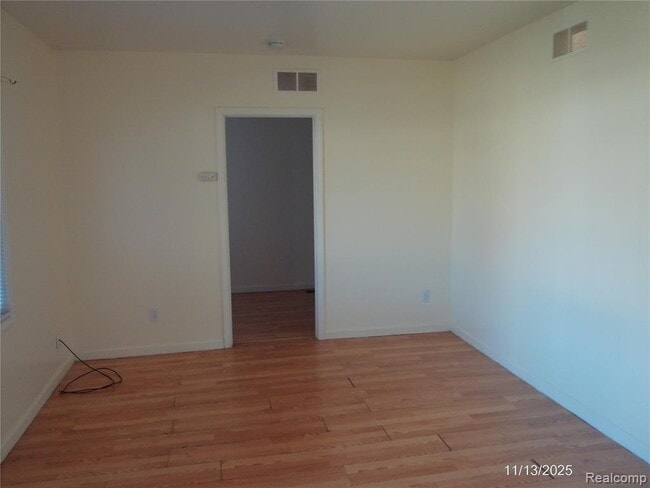 17048 Lowell St in Roseville, MI - Building Photo - Building Photo