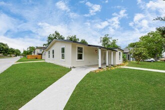 501 Schilling Ave in Baytown, TX - Building Photo - Building Photo