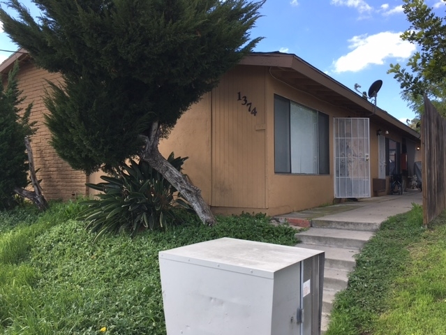 1374 N Cuyamaca St in El Cajon, CA - Foto de edificio