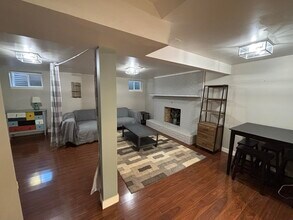 2631 S Zurich Ct, Unit B in Denver, CO - Foto de edificio - Building Photo