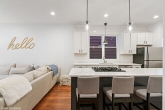 2524 N Washtenaw Ave in Chicago, IL - Building Photo - Building Photo