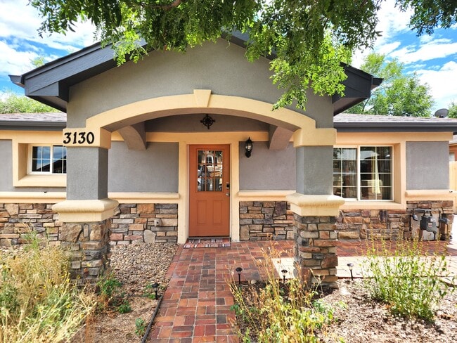 property at 3130 W Longfellow Pl