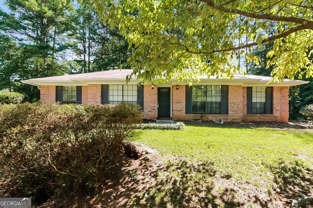 821 Duke Ct in Jonesboro, GA - Building Photo