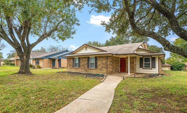 2004 Azalea St in Denton, TX - Foto de edificio - Building Photo