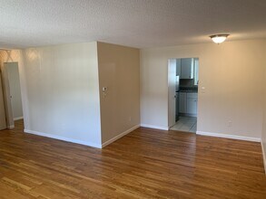 37 Robbins Ln, Unit 37D in Rocky Hill, CT - Foto de edificio - Building Photo